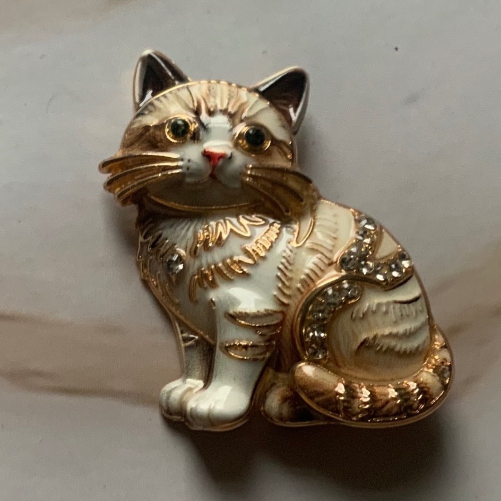 Vintage Style Enamel Cat Brooch Pin Rhinestone Tabby Kitten Gold Tone Jewelry